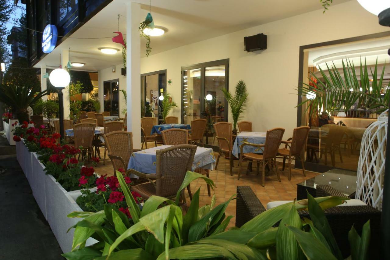 Hotel Busignani Rimini Ngoại thất bức ảnh